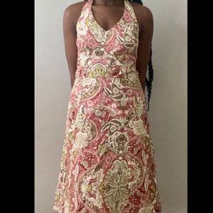 Hi everyone! This is an Ann Taylor halter neck dress. It’s a little big for me.